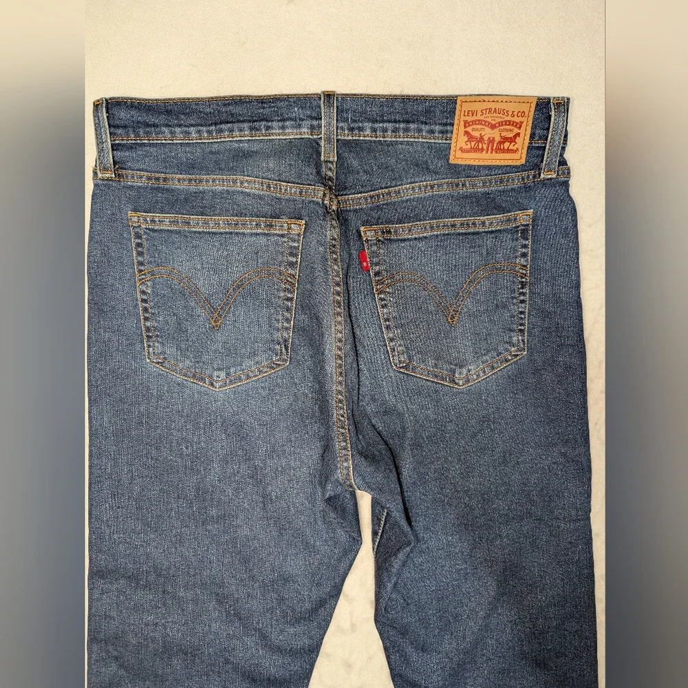 Levi's Women's Wedgie Straight Leg‎ Button Fly Dark Wash Hi Rise 32Wx28L
